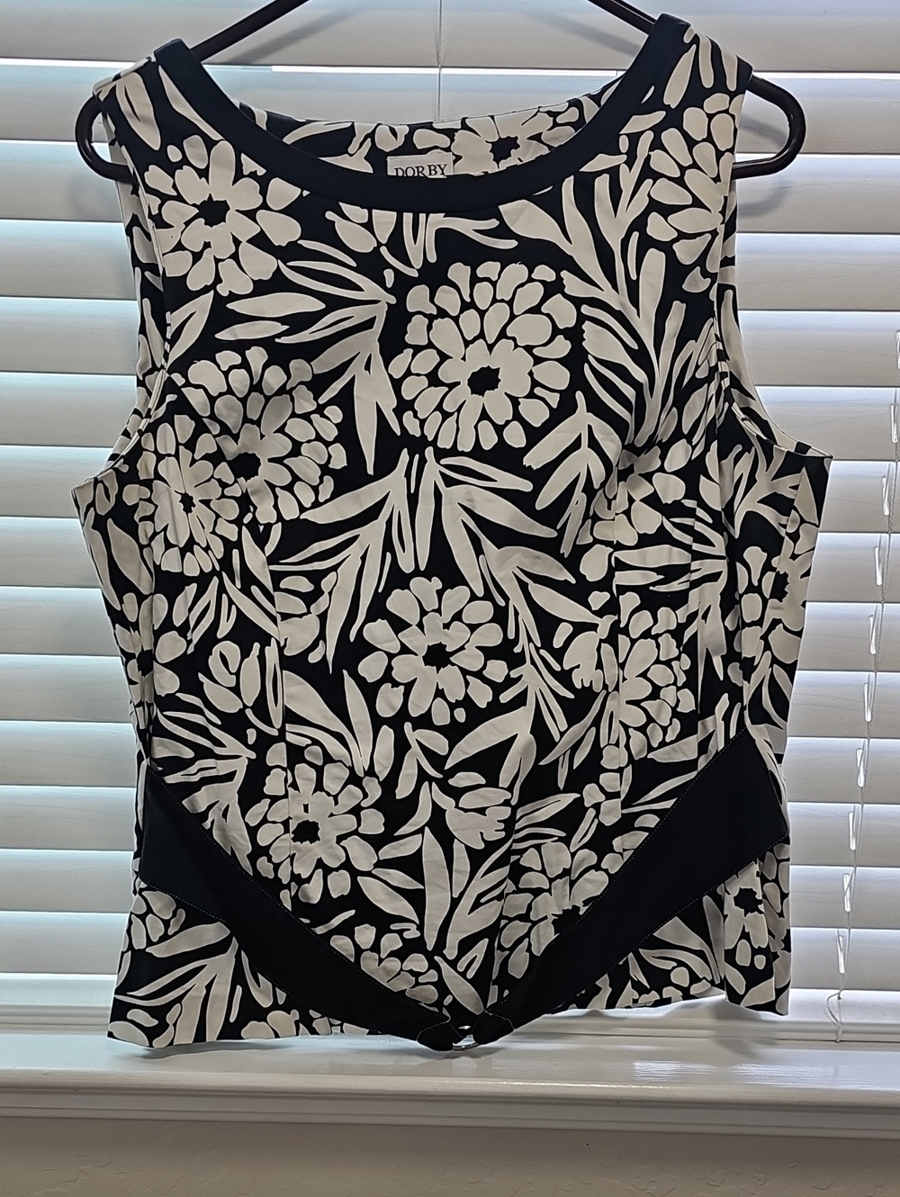 Black & White Floral Sleeveless Top Pant Set